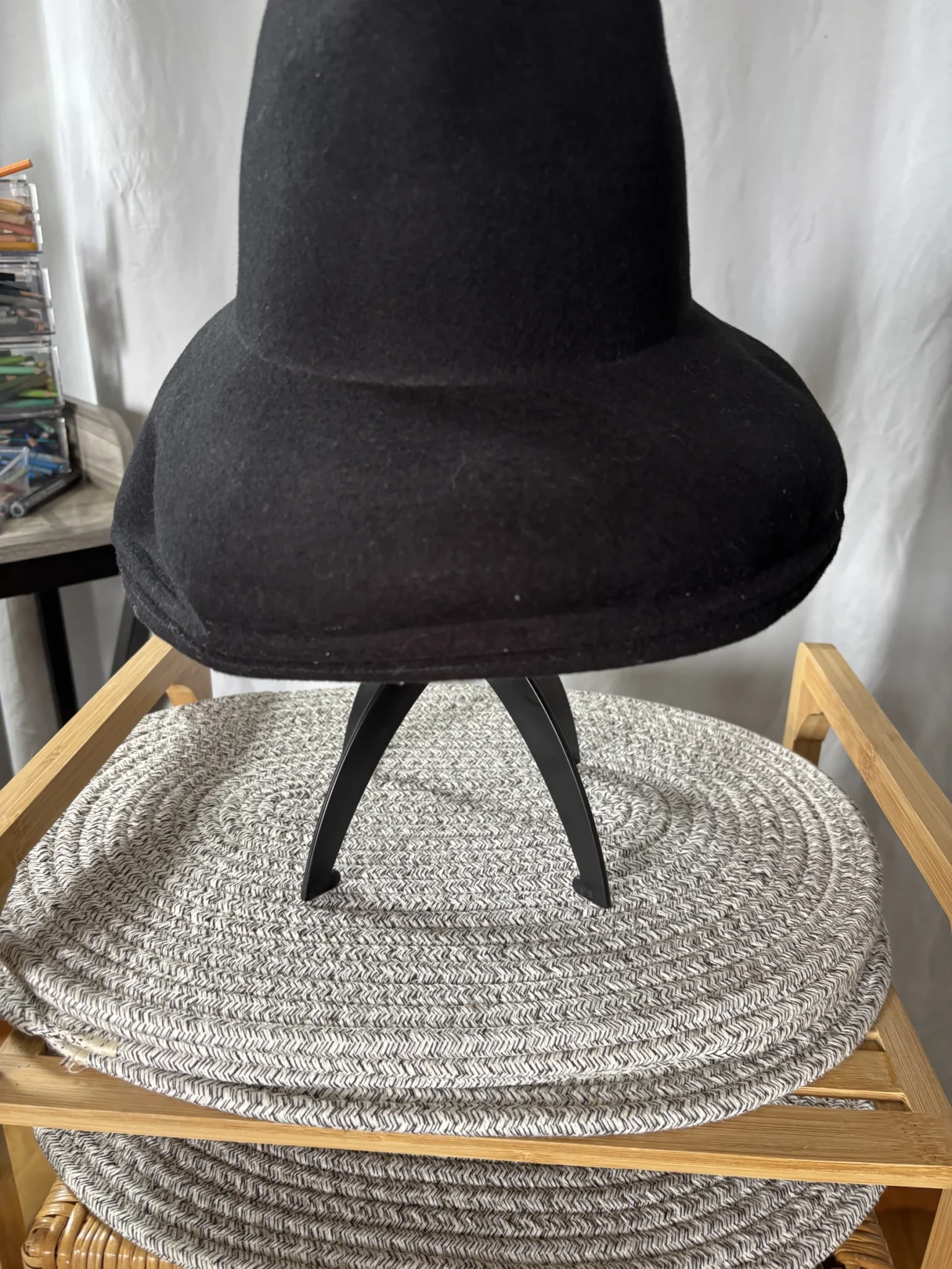 Image for Chapeau vintage 60s en feutre de laine "Doeskin" noir (Taille M / 22")