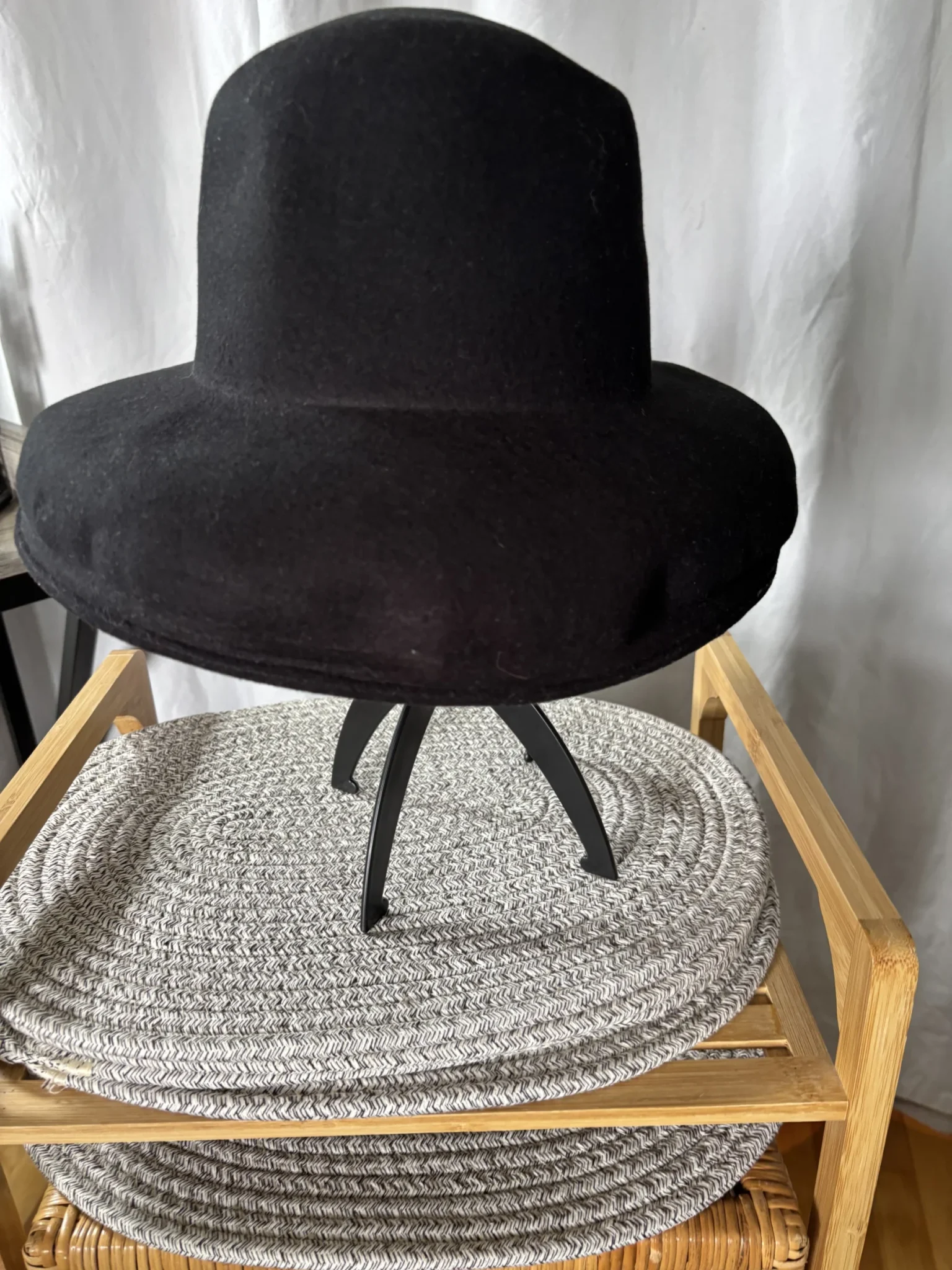 Image for Chapeau vintage 60s en feutre de laine "Doeskin" noir (Taille M / 22")