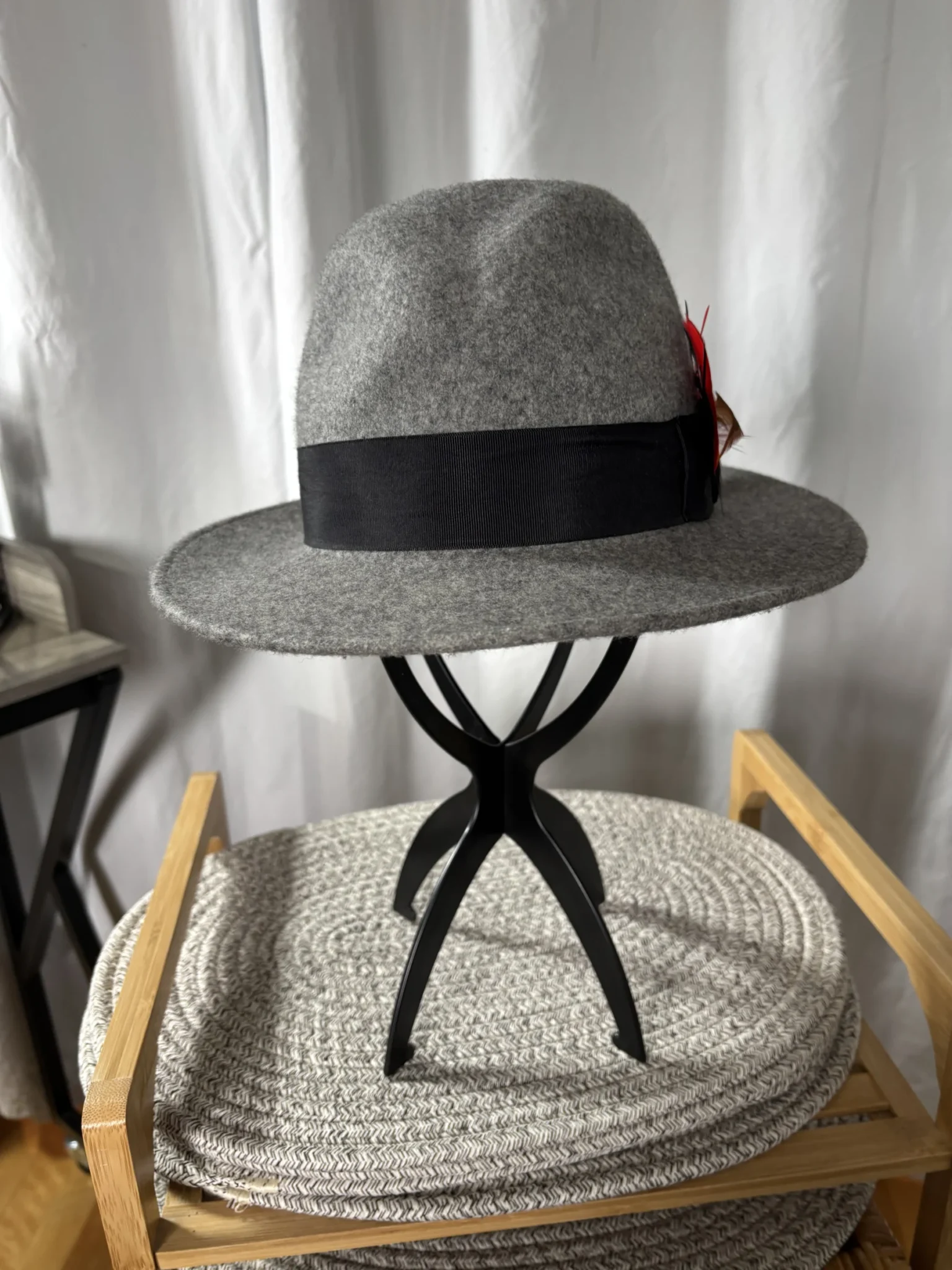 Image for Chapeau Fedora 100% Laine Parkhurst – Gris avec Plumes – Taille S (Petit)