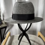 Thumbnail for Chapeau Fedora 100% Laine Parkhurst – Gris avec Plumes – Taille S (Petit)