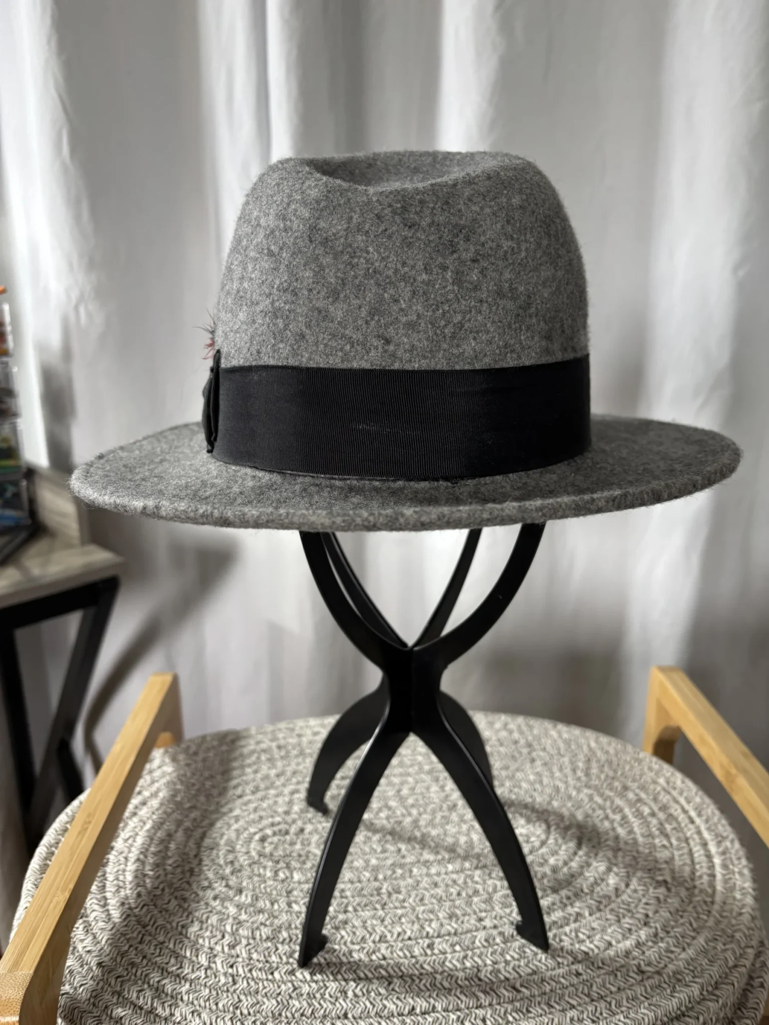 Image for Chapeau Fedora 100% Laine Parkhurst – Gris avec Plumes – Taille S (Petit)