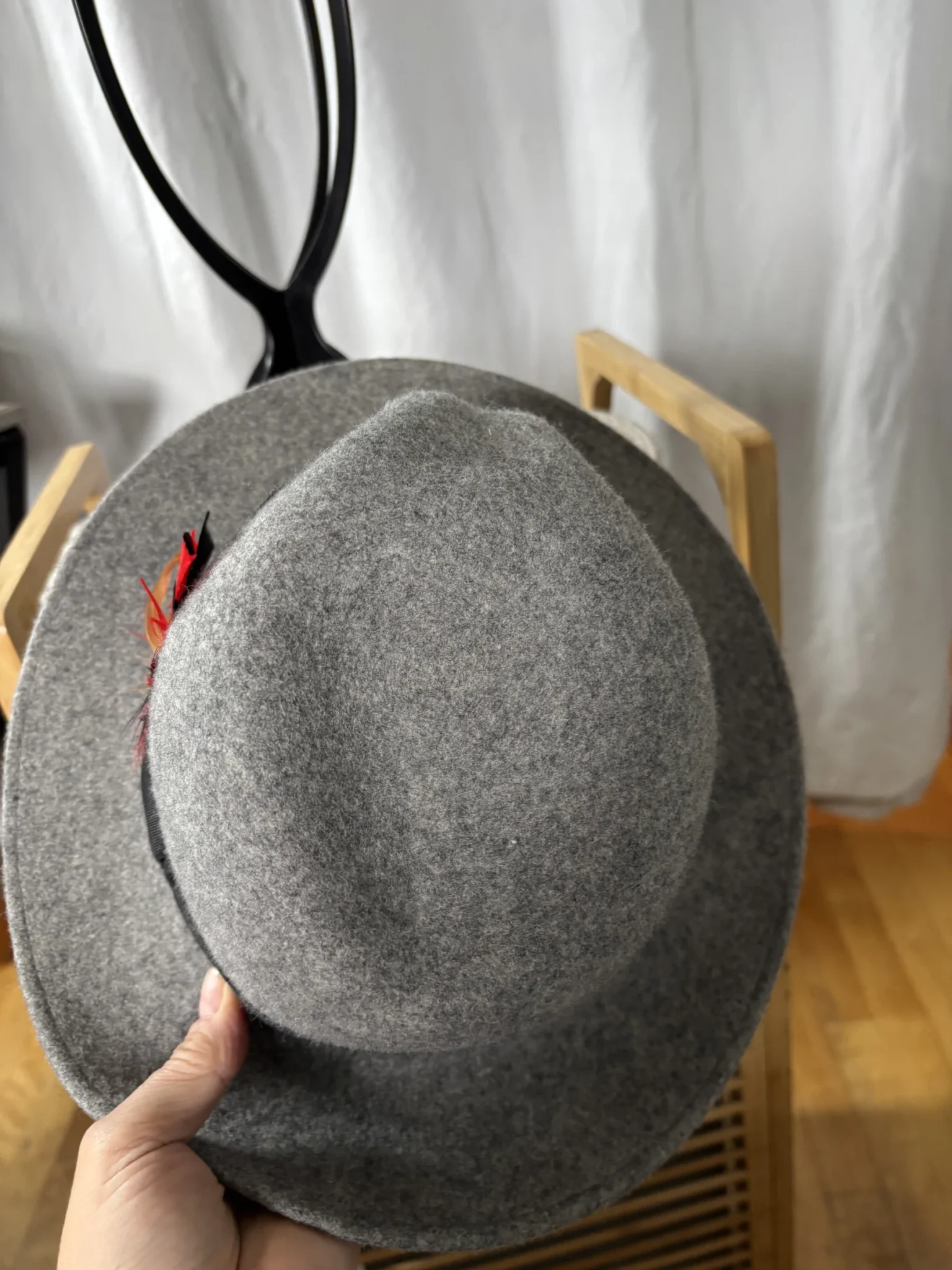 Image for Chapeau Fedora 100% Laine Parkhurst – Gris avec Plumes – Taille S (Petit)