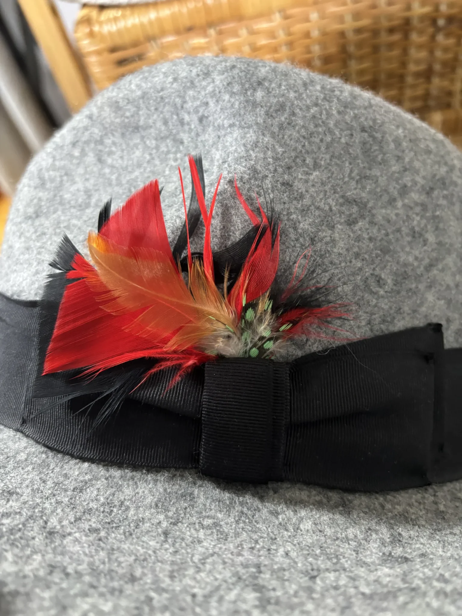 Image for Chapeau Fedora 100% Laine Parkhurst – Gris avec Plumes – Taille S (Petit)
