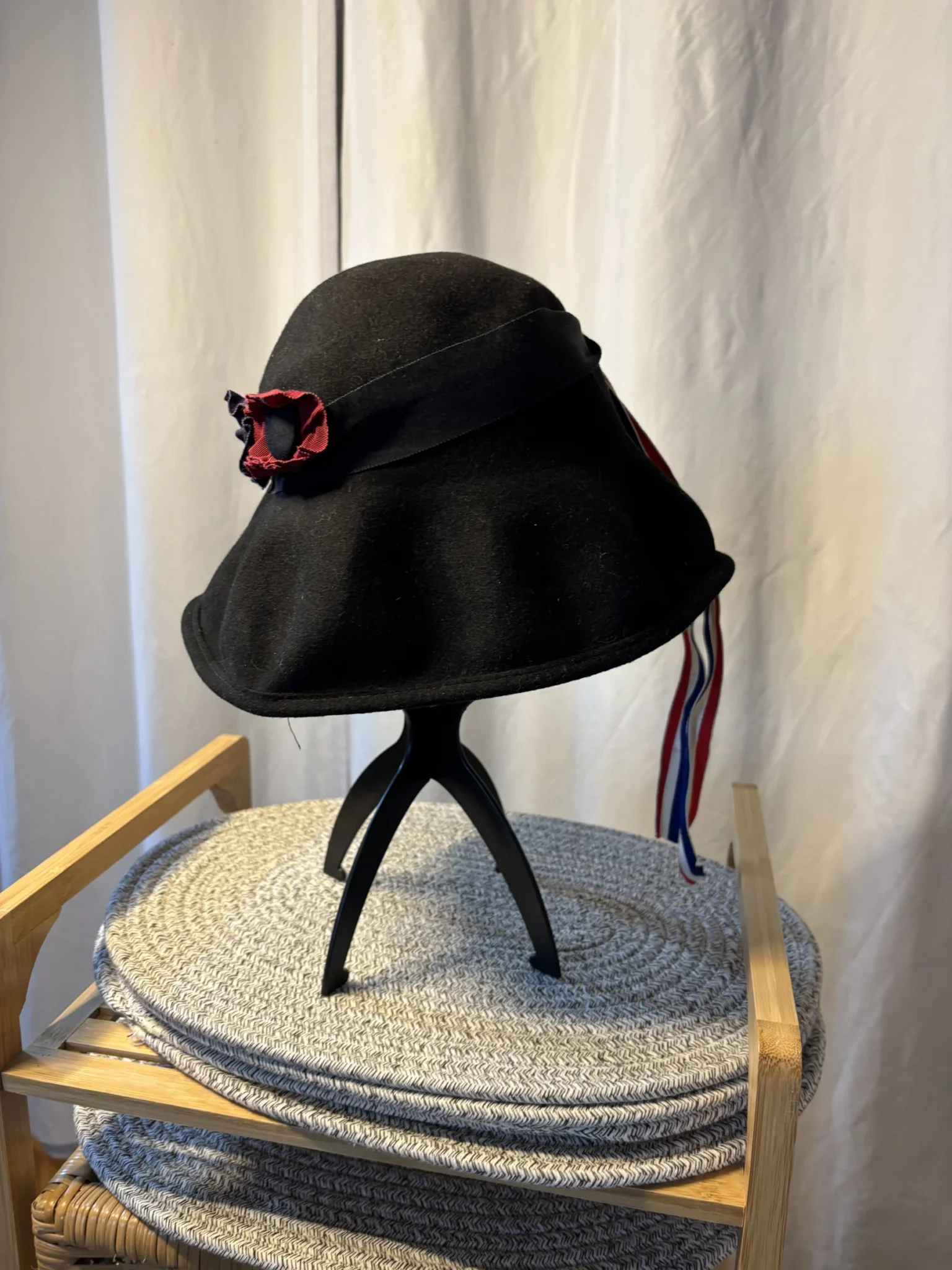 Image for Chapeau Cloche Vintage en Feutre de Laine Noir - Marque Américaine Bollman (Taille 22" / M)