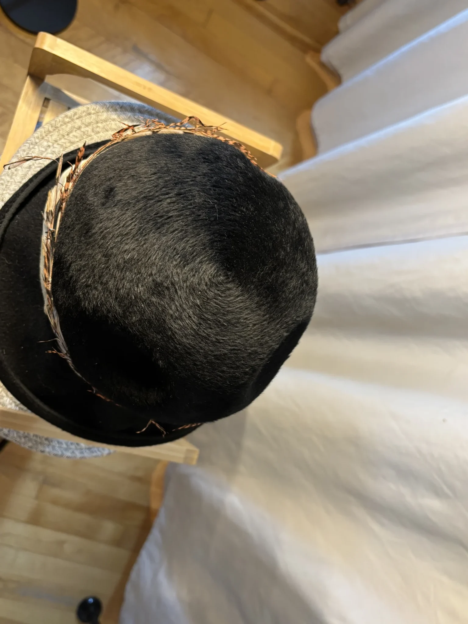 Image for Chapeau Cloche Vintage Années 60 - "Creation by André" - Feutre de Luxe "Soleil" Tchécoslovaque - Taille 21"