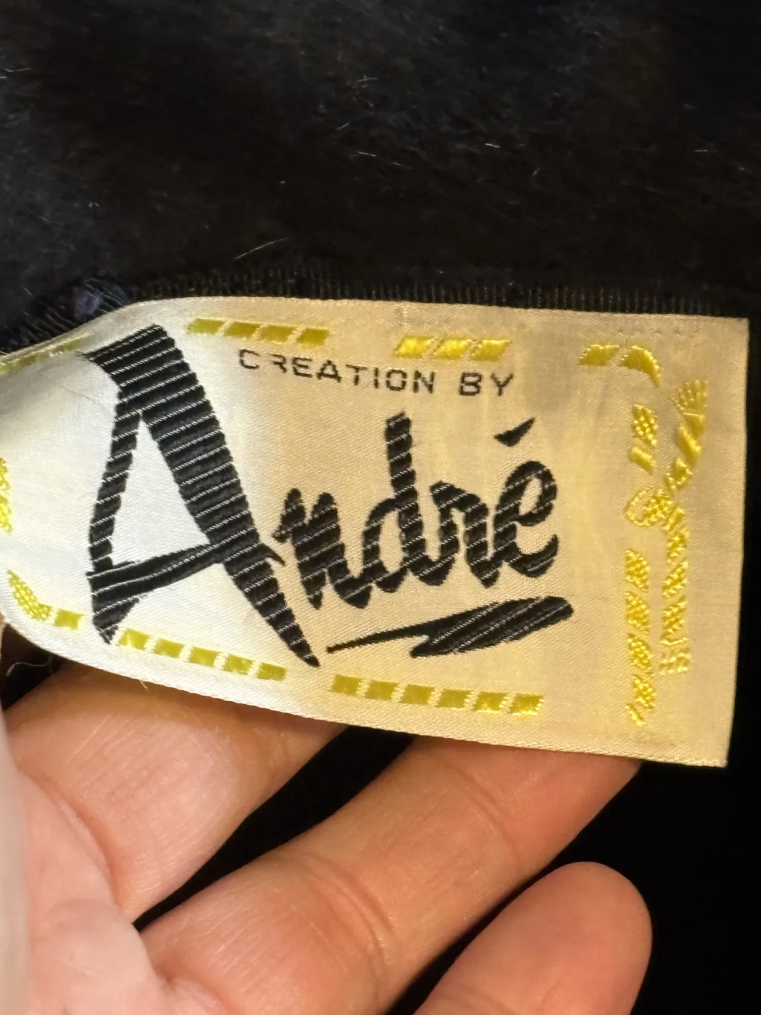 Image for Chapeau Cloche Vintage Années 60 - "Creation by André" - Feutre de Luxe "Soleil" Tchécoslovaque - Taille 21"
