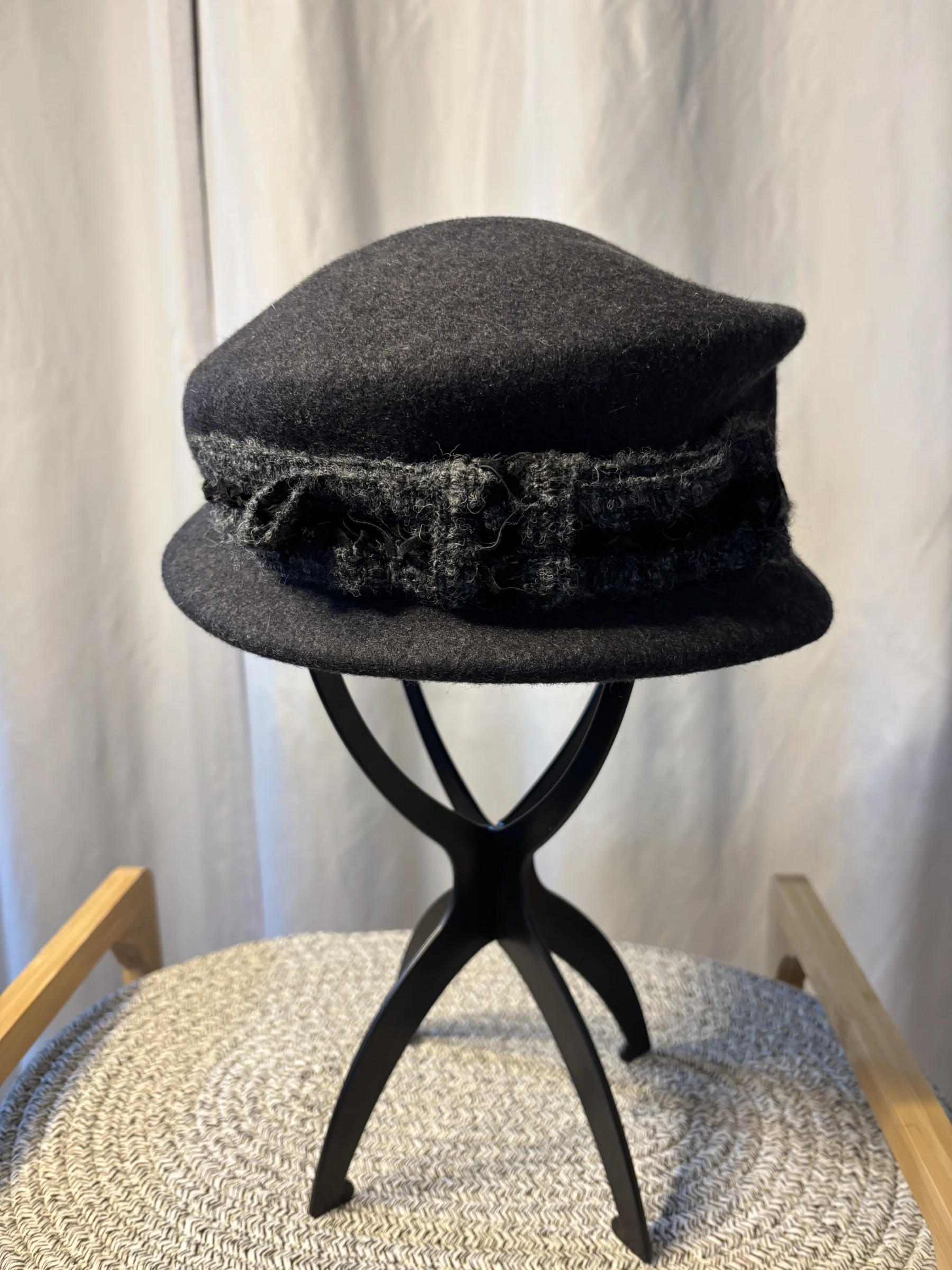 Superbe Chapeau Cloche Vintage - Création Almar (Made in Canada) *Autre seconde main
