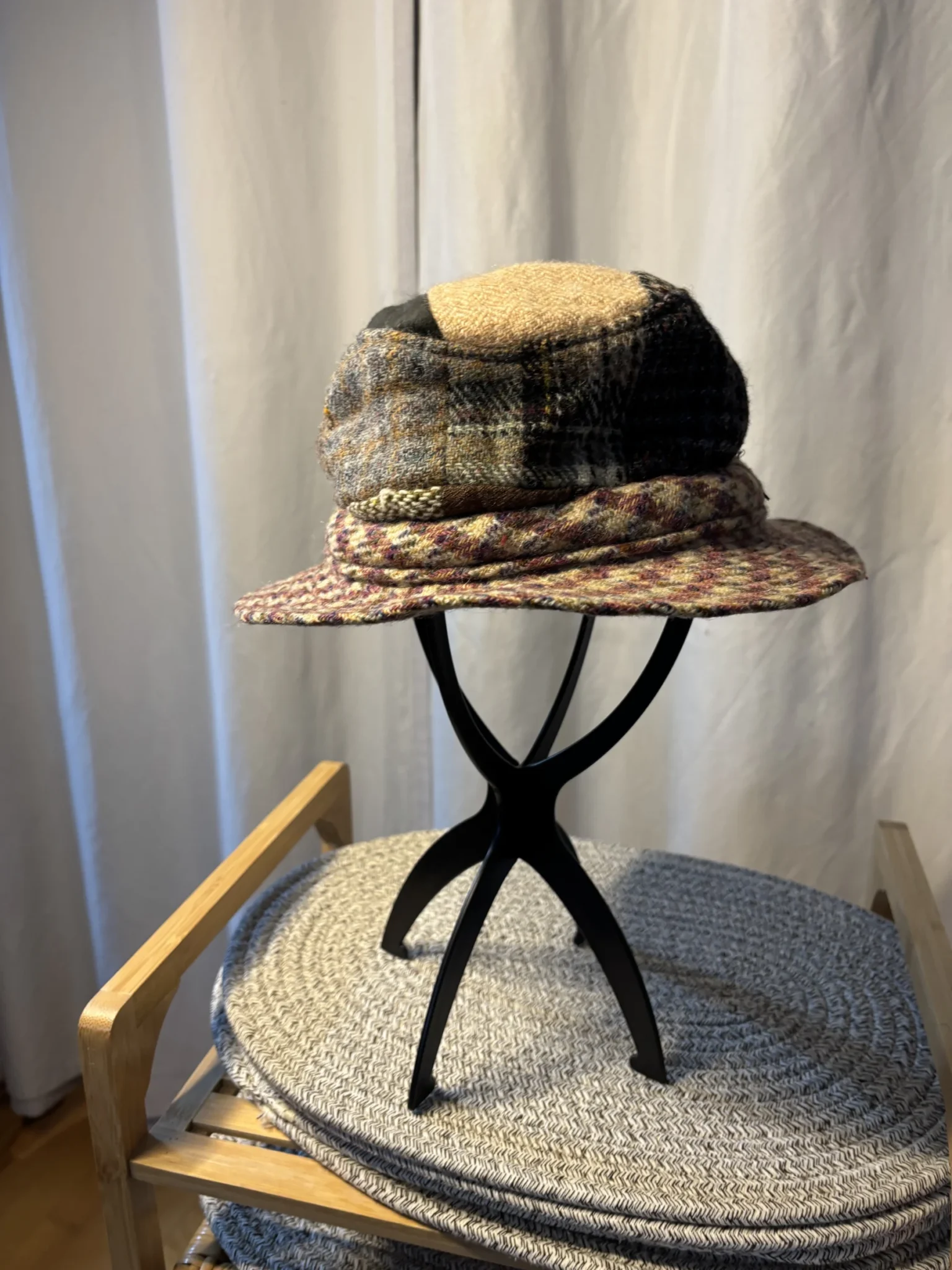 Image for Authentique Chapeau de Marche Irlandais en Tweed Donegal Vintage - Taille M (100% Laine)