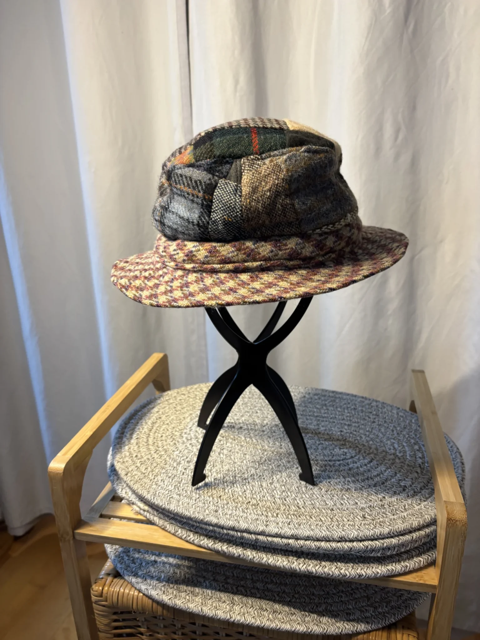 Image for Authentique Chapeau de Marche Irlandais en Tweed Donegal Vintage - Taille M (100% Laine)