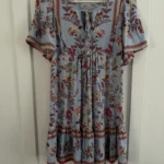 Featured thumbnail for Robe courte à motifs floraux