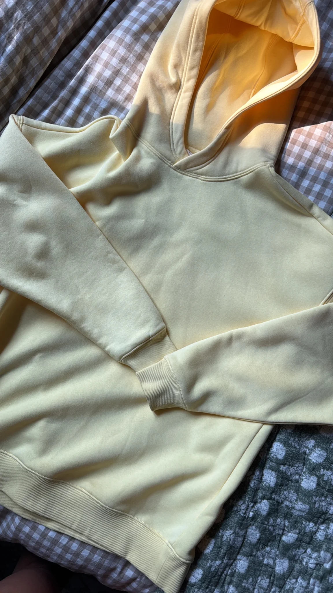 Image for Hoodie WOMANCE jaune - out of office