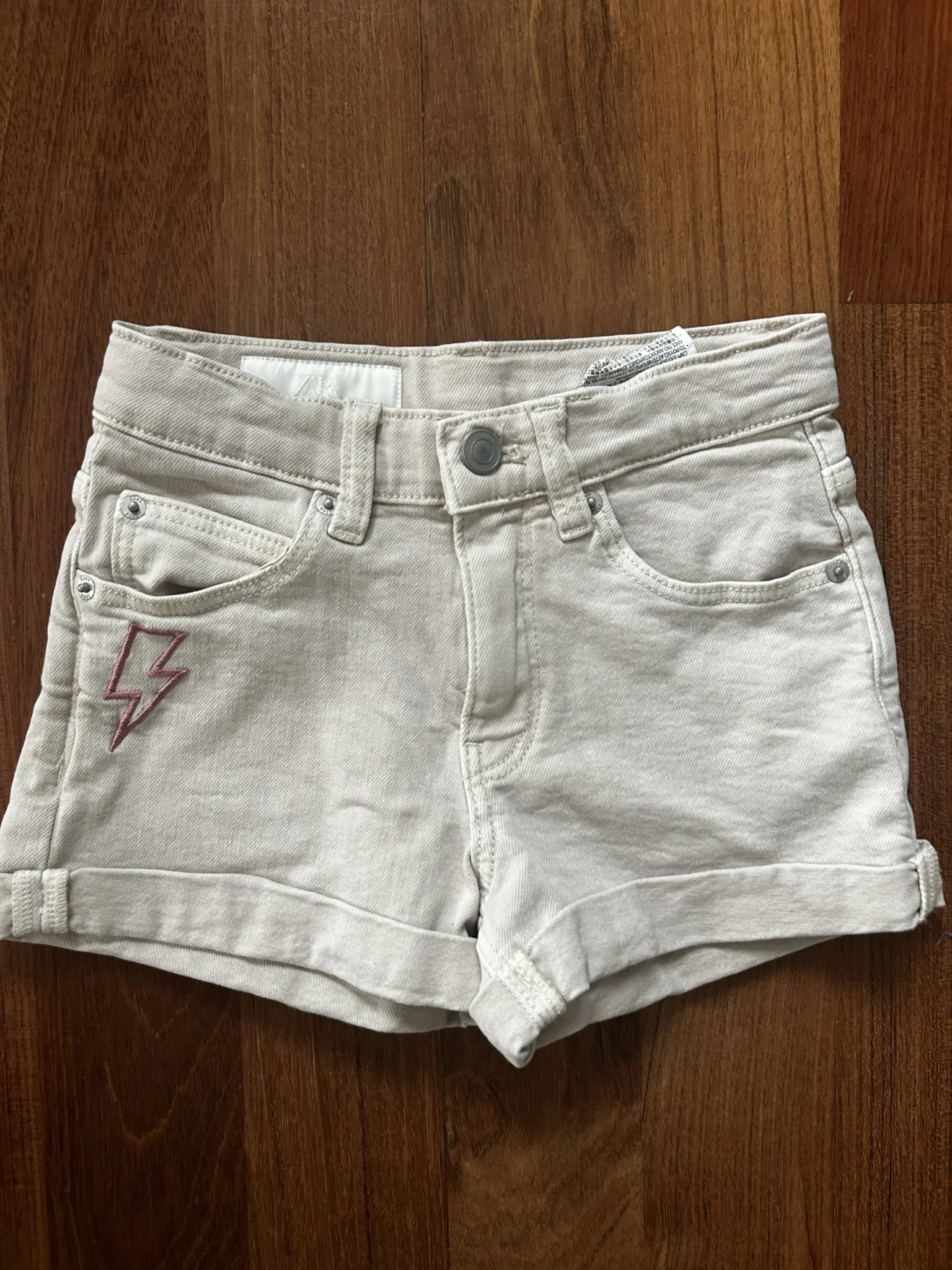 Featured image for Short, Zara, 7T