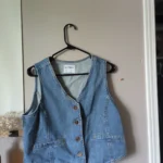 Featured thumbnail for Veste sans manche en denim