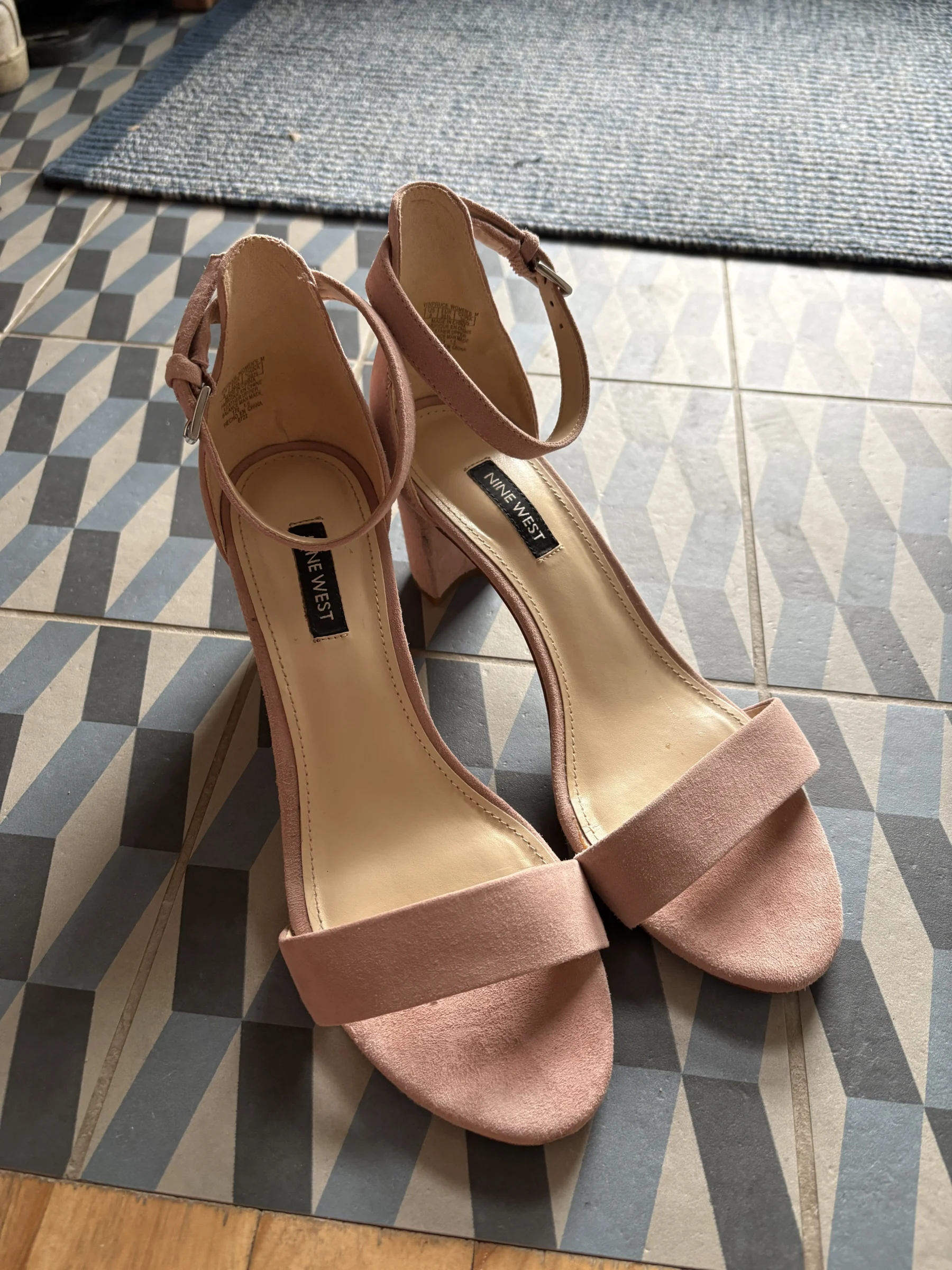 Sandales roses à talon Nine West seconde main
