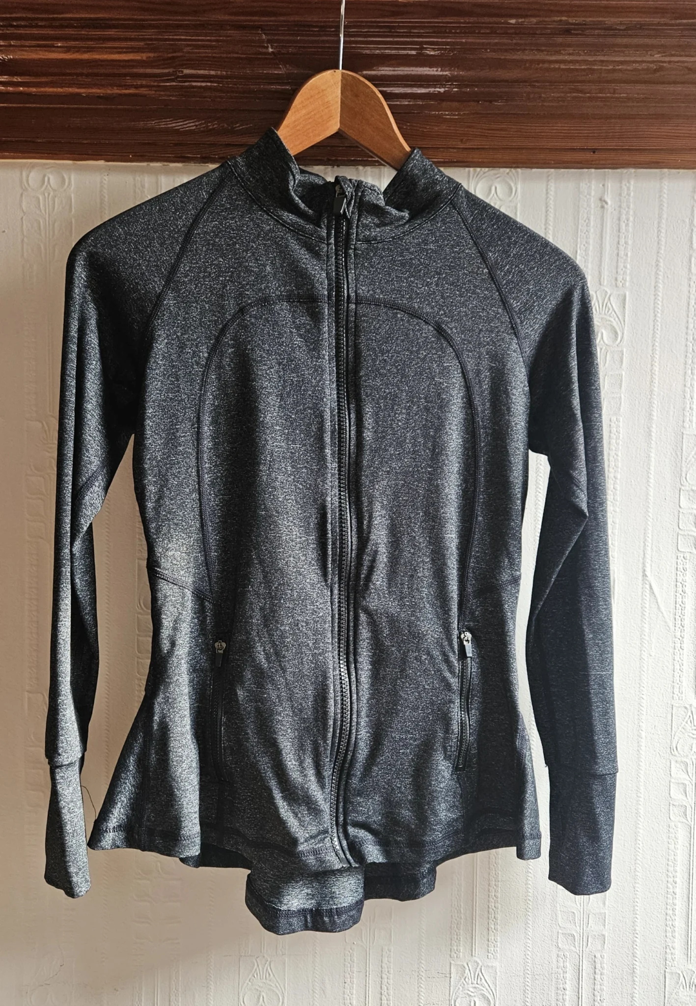 Featured image for ⛹️‍♀️Lululemon top