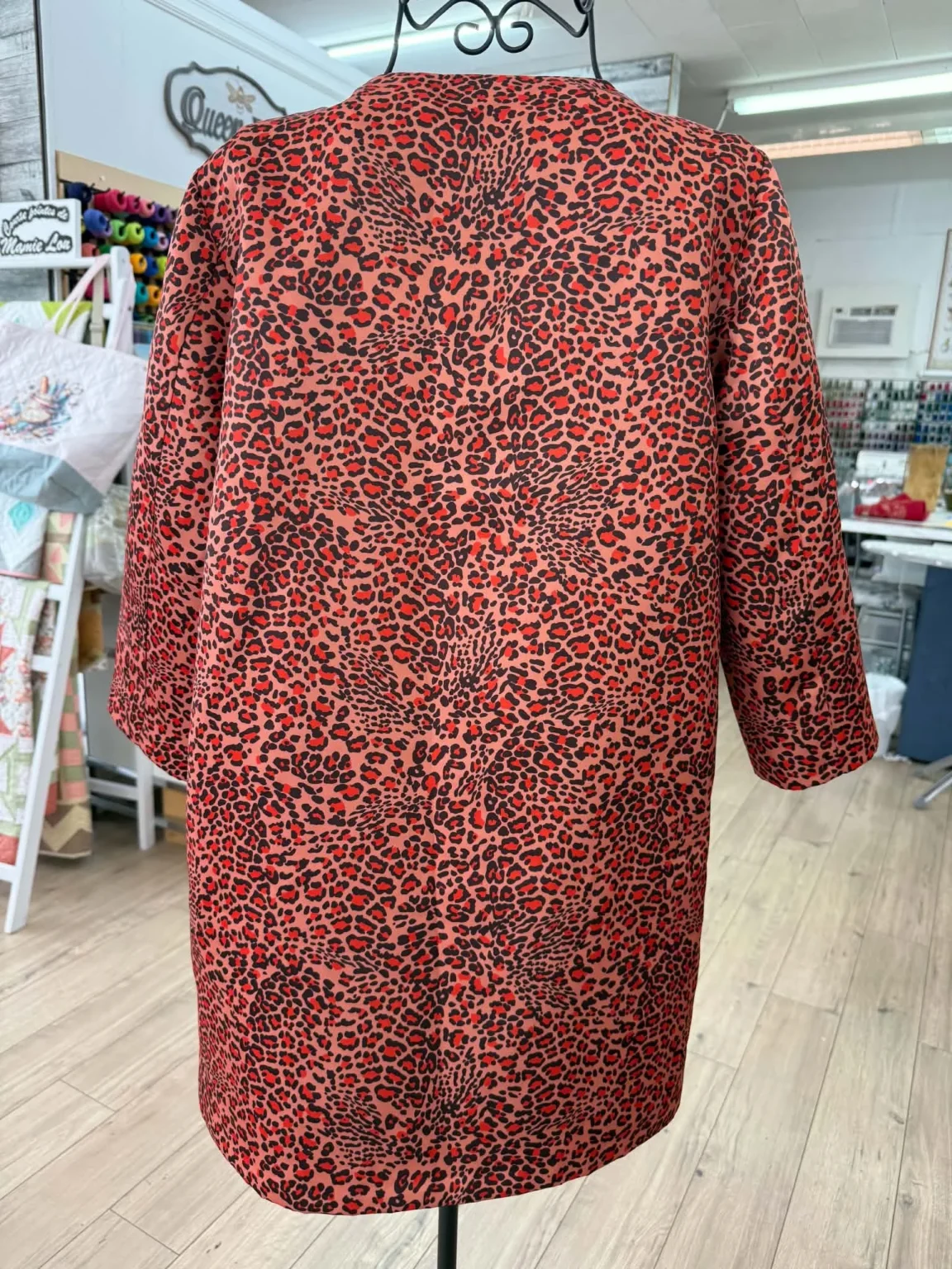 Image for Manteau Rinascimento manche 3/4 avec fermeture à gros bouton.