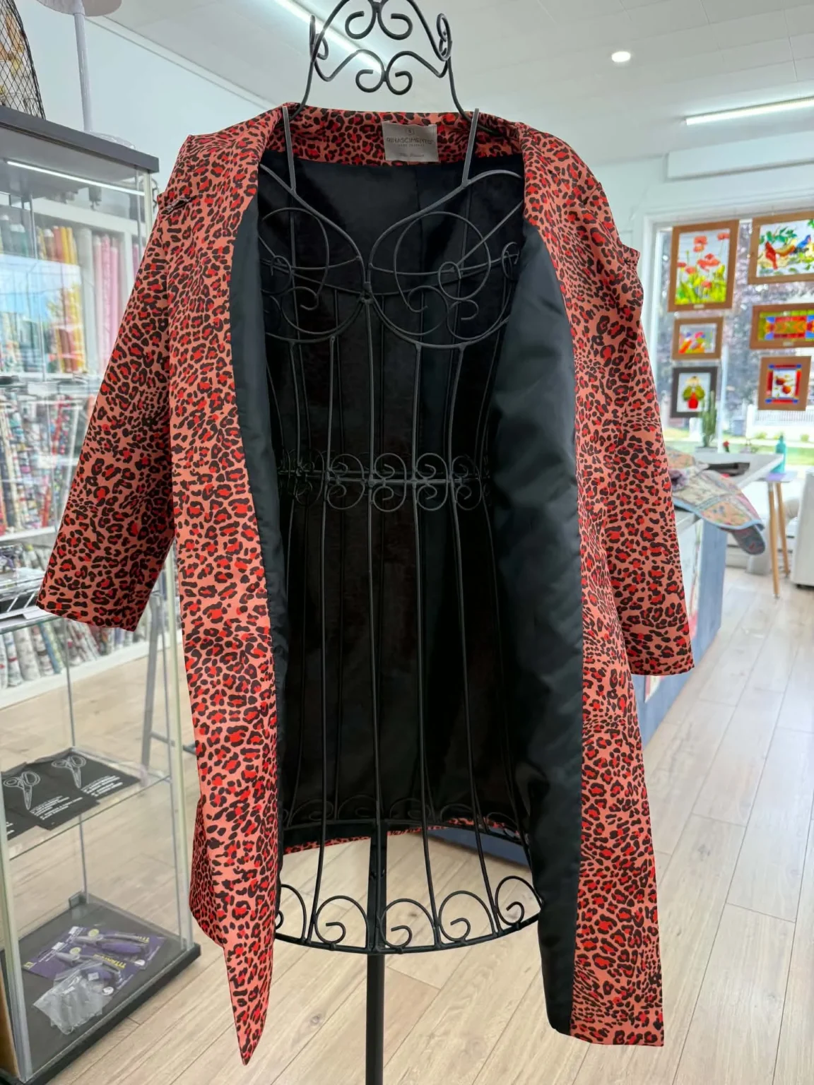 Image for Manteau Rinascimento manche 3/4 avec fermeture à gros bouton.