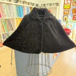 Featured thumbnail for Cape Simon Chang noire, imitation astrakan.