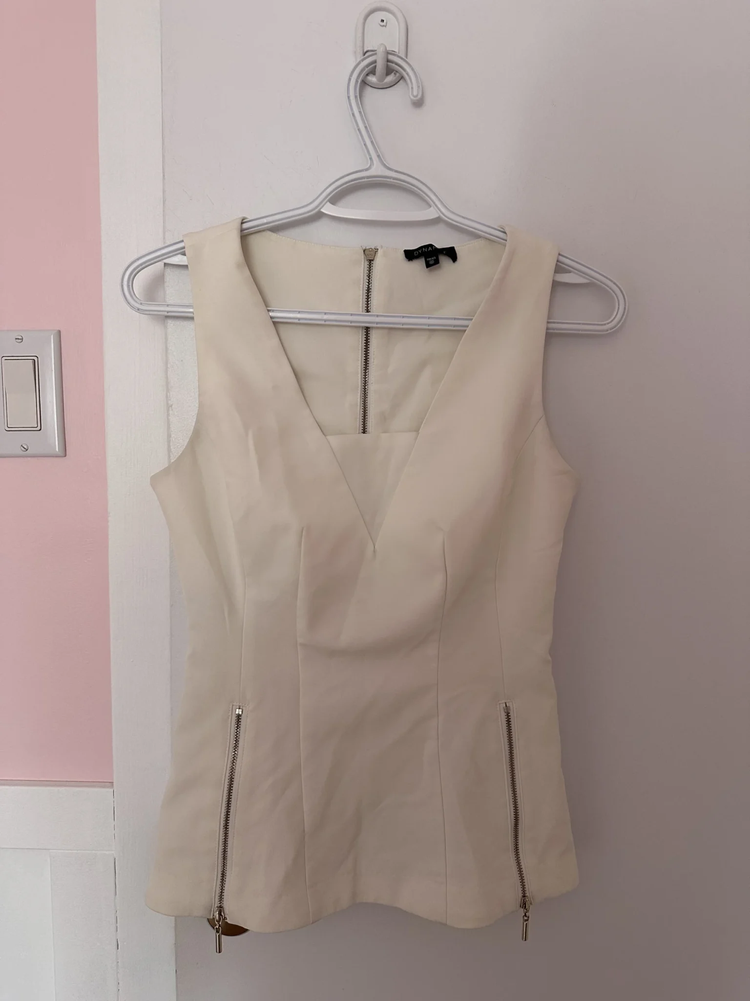 Featured image for Chandail chic avec zip au dos