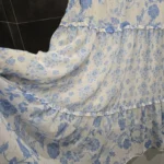 Thumbnail for Robe maxi romantique blanches aux fleurs bleues
