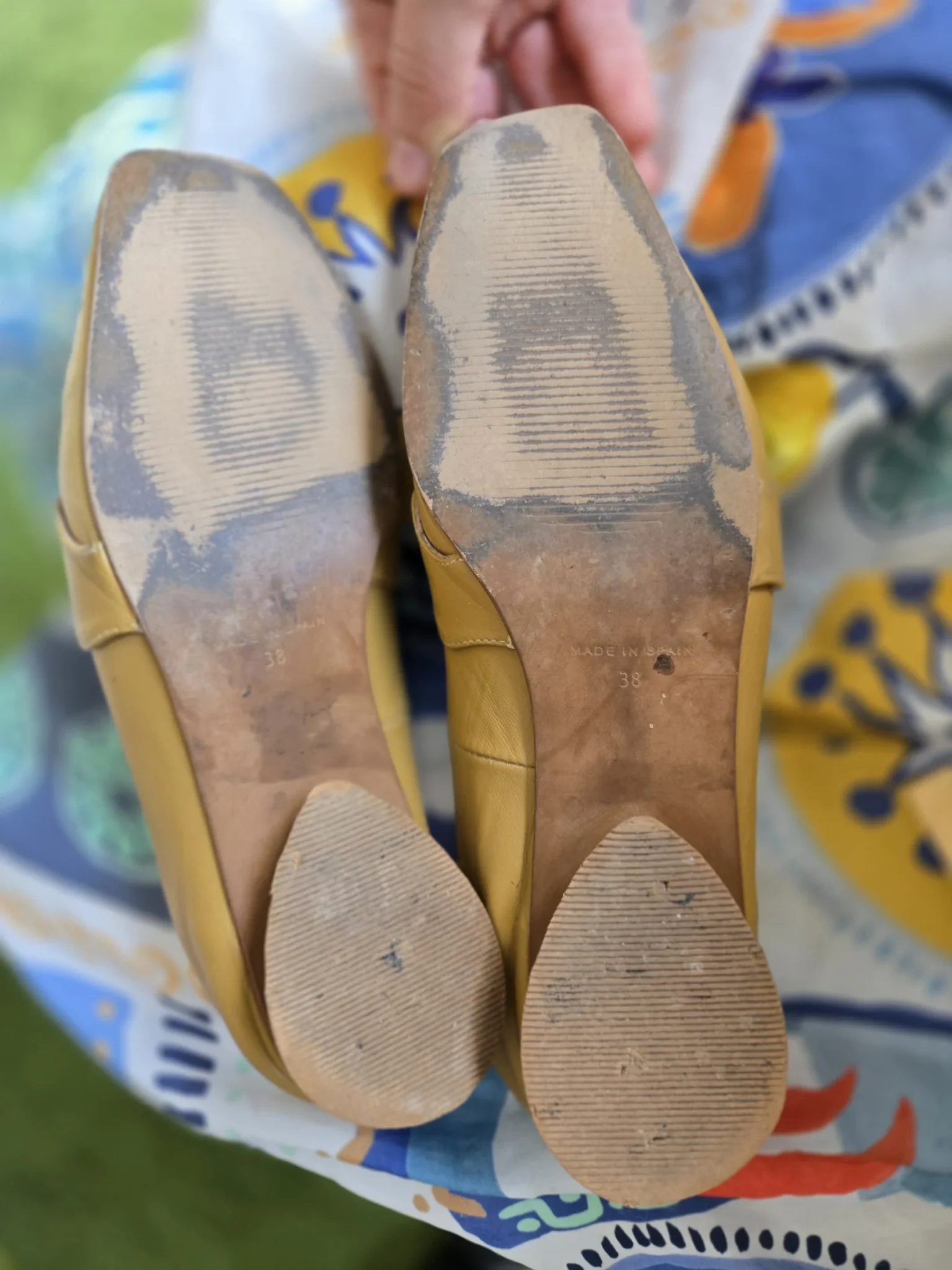 Image for Flâneurs (loafers) en cuir de luxe modèle «Toledo» par Maguire, moutarde