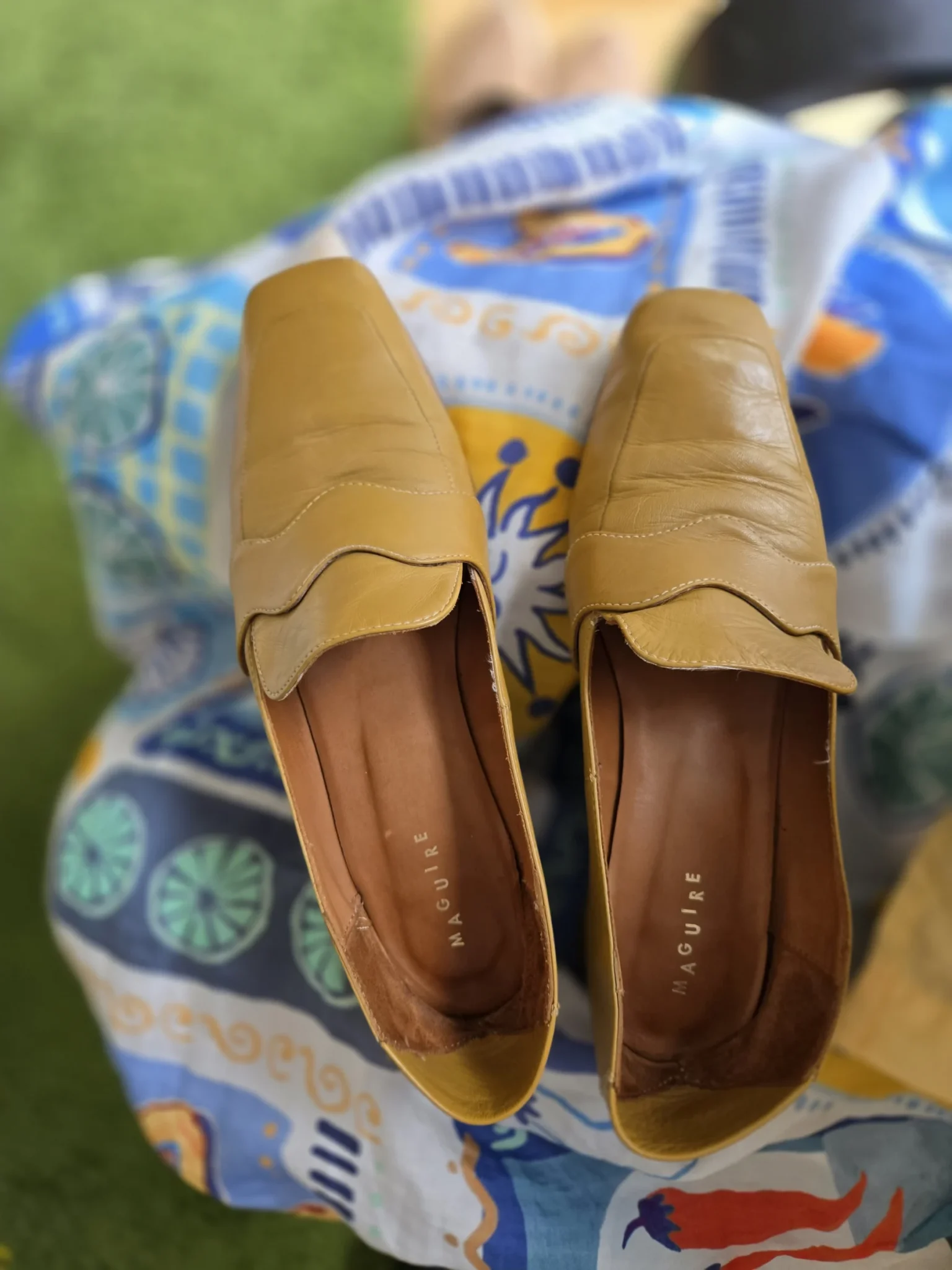 Image for Flâneurs (loafers) en cuir de luxe modèle «Toledo» par Maguire, moutarde