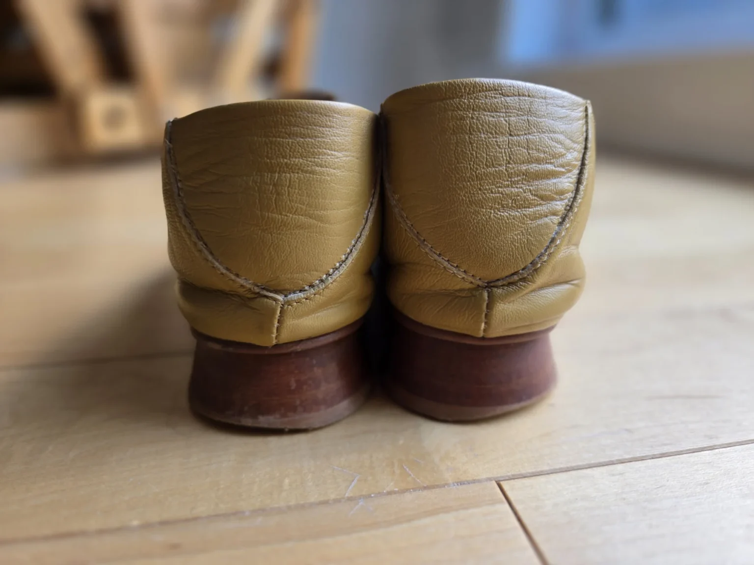 Image for Flâneurs (loafers) en cuir de luxe modèle «Toledo» par Maguire, moutarde
