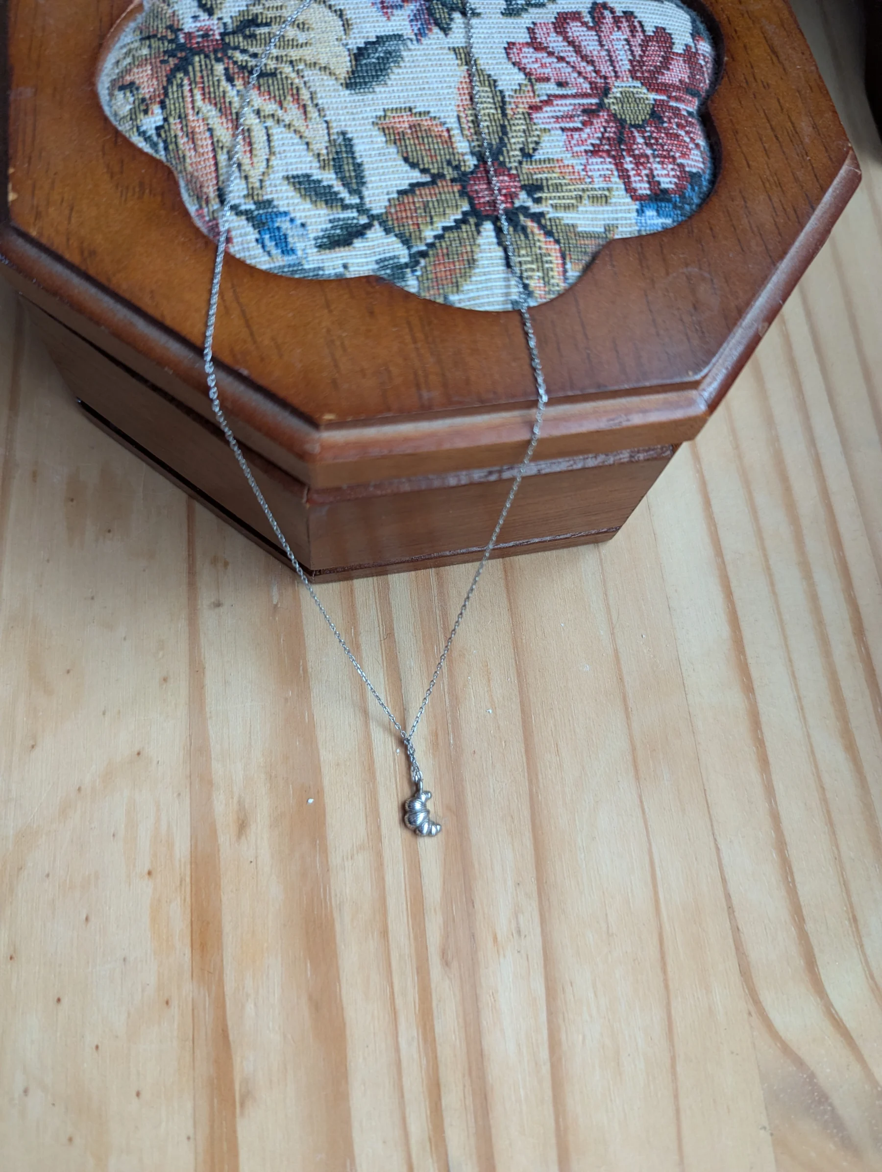 Collier petit croissant *Autre seconde main