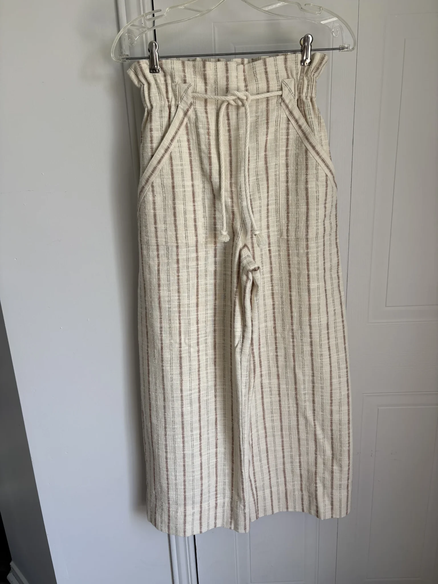 Image for Pantalons crème à rayures