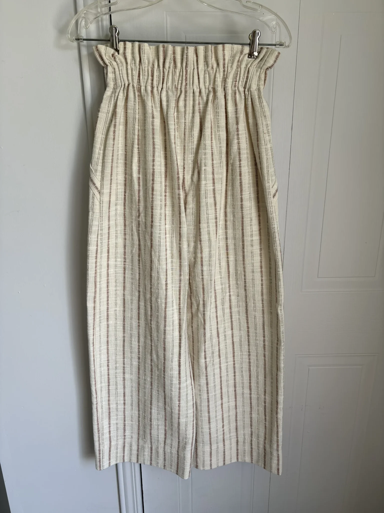 Image for Pantalons crème à rayures