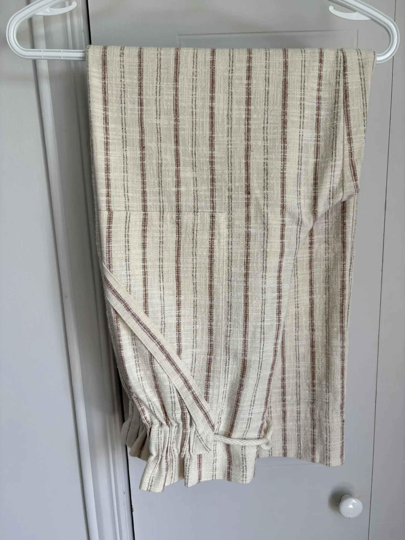 Image for Pantalons crème à rayures