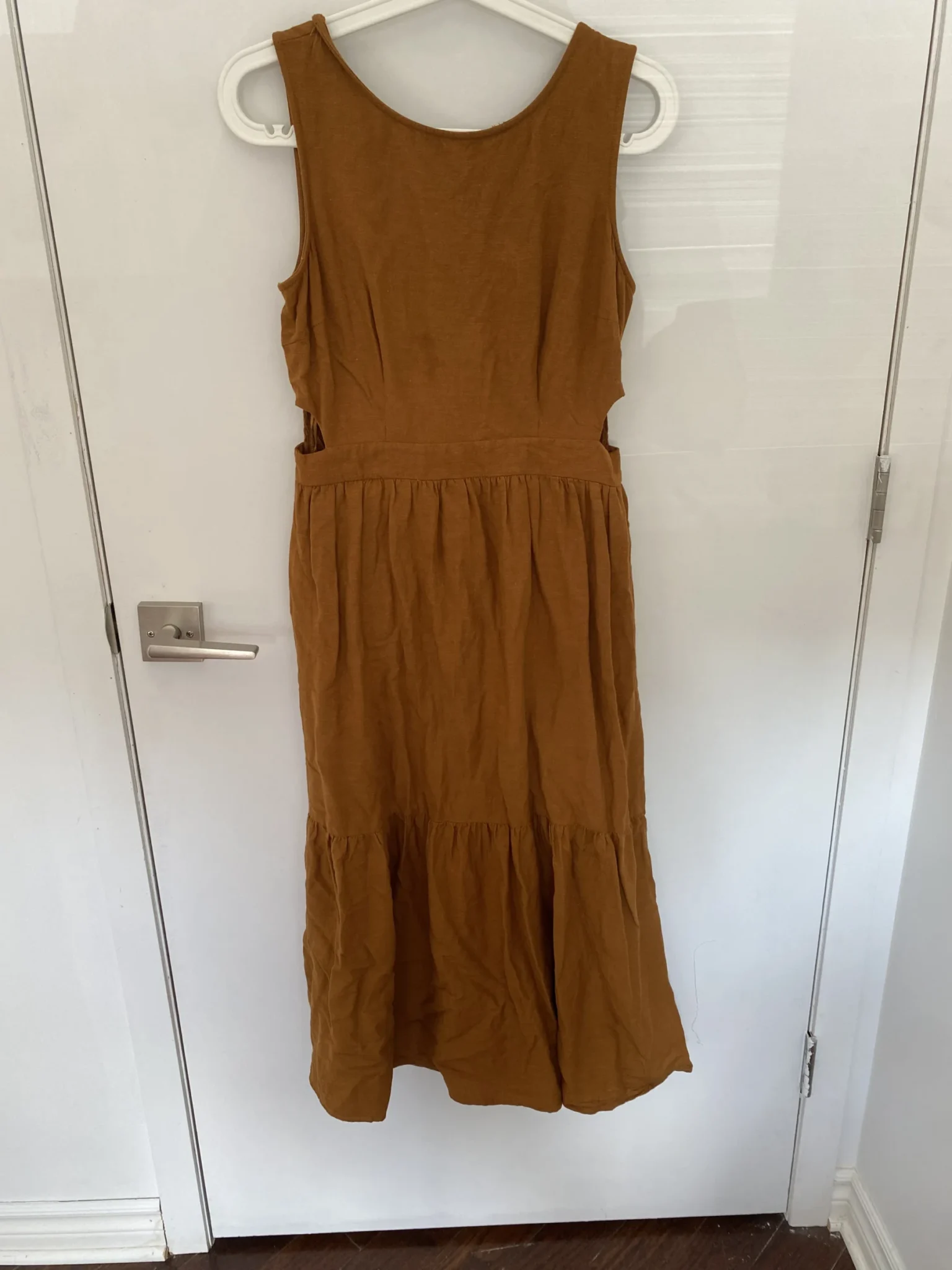 Featured image for Robe ouverte aux côtés