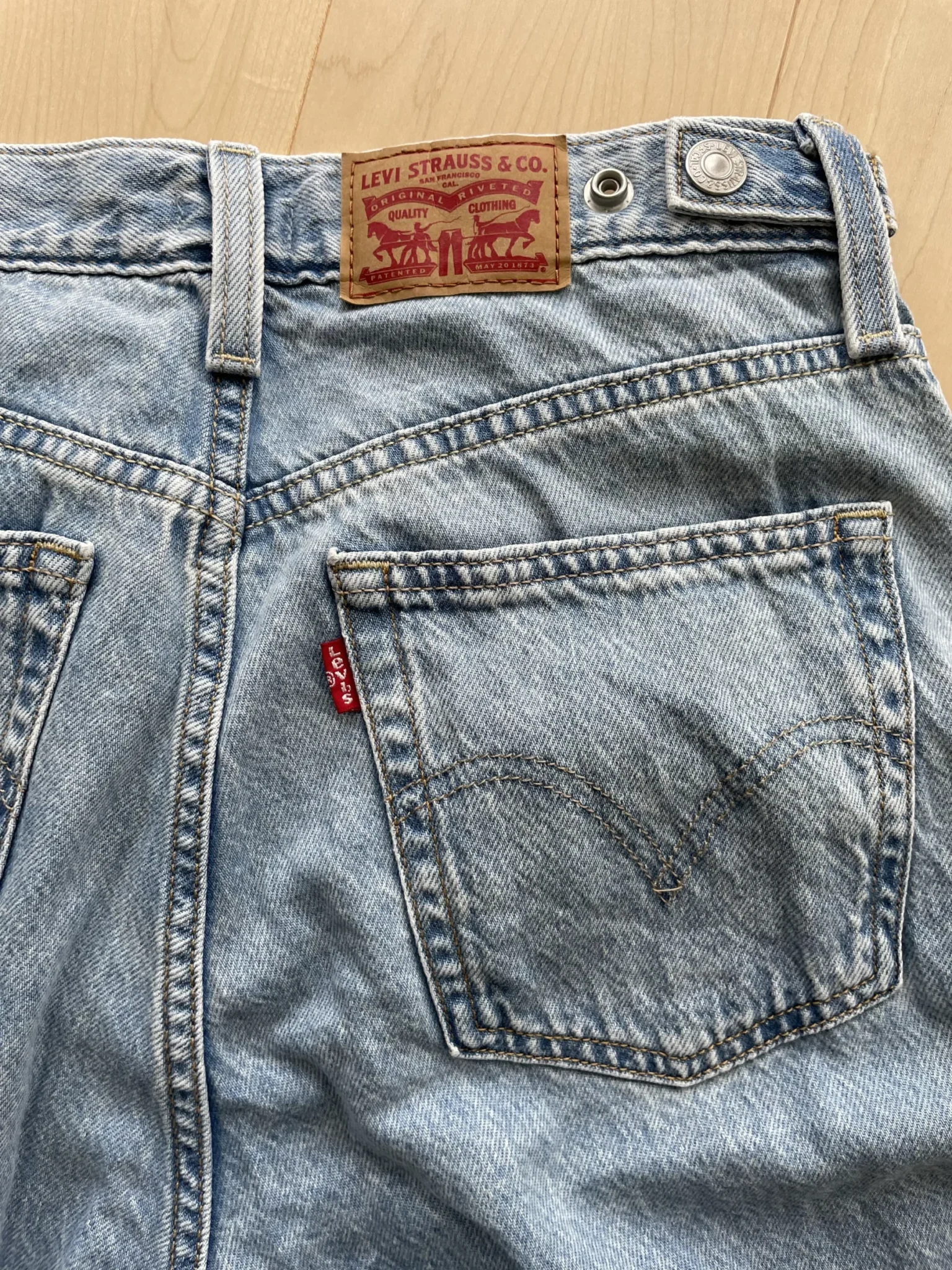 Image for Levi’s cinch baggy jeans
