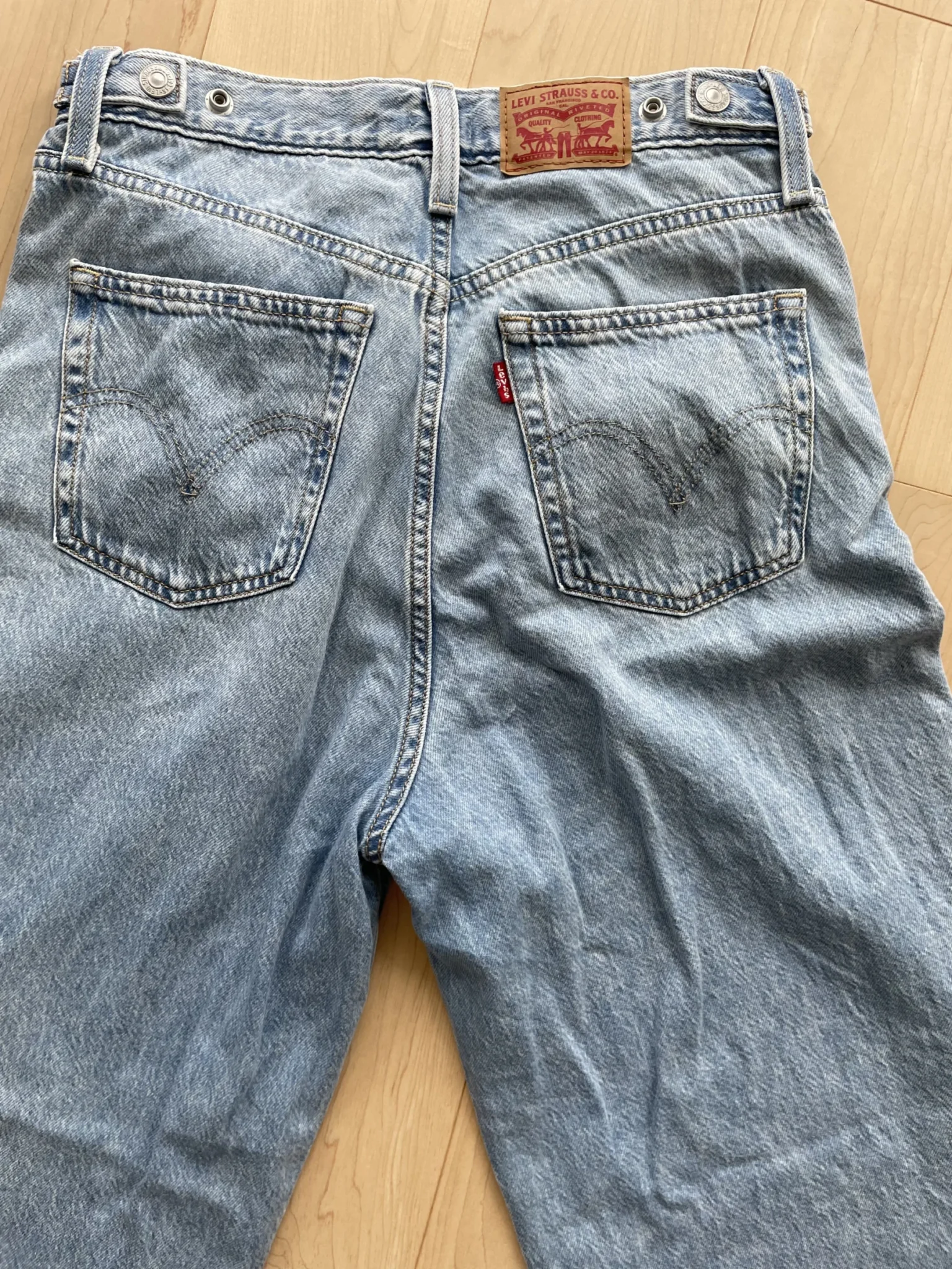 Image for Levi’s cinch baggy jeans