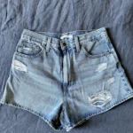 Featured thumbnail for Shorts Levis mom taille haute
