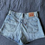 Thumbnail for Shorts Levis mom taille haute