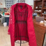 Thumbnail for Veste en soie rouge brodée de Silkland Petite