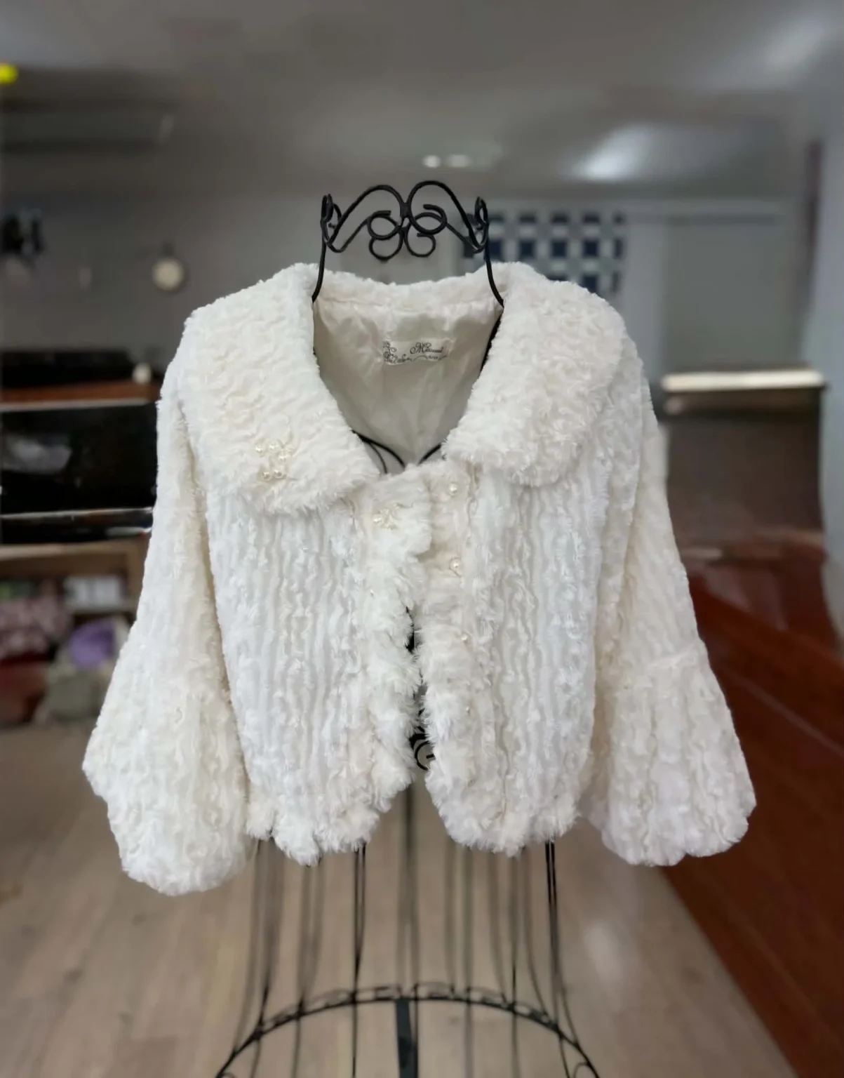 Image for Veste courte, manches 3/4 bouffantes. De marque Mizumi