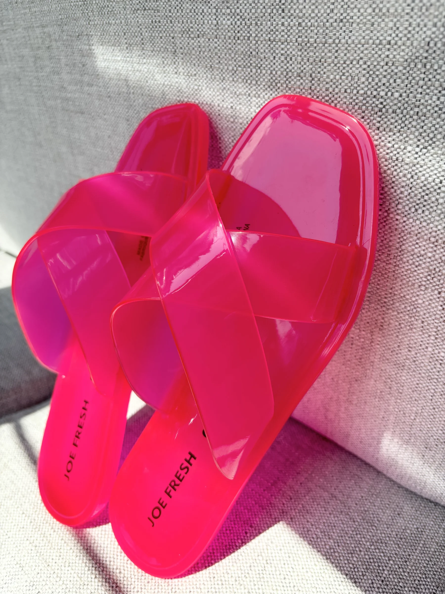 NEUVES! Sandales rose jelly Joe Fresh seconde main