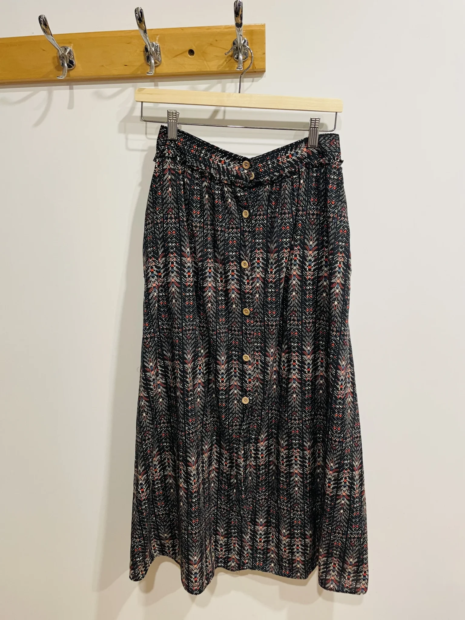 Featured image for Jupe mi longue Zara
