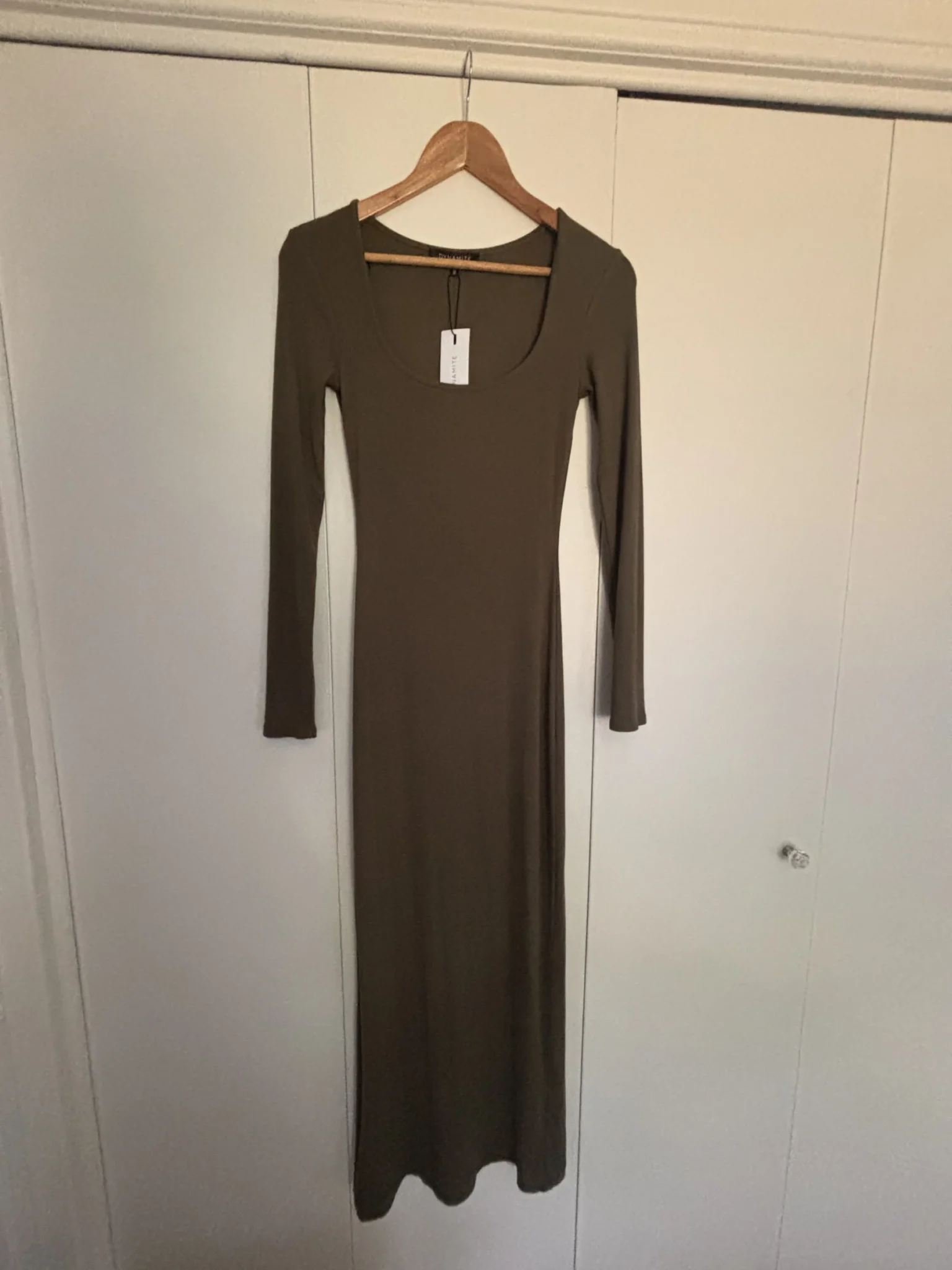 Featured image for Robe longue kaki