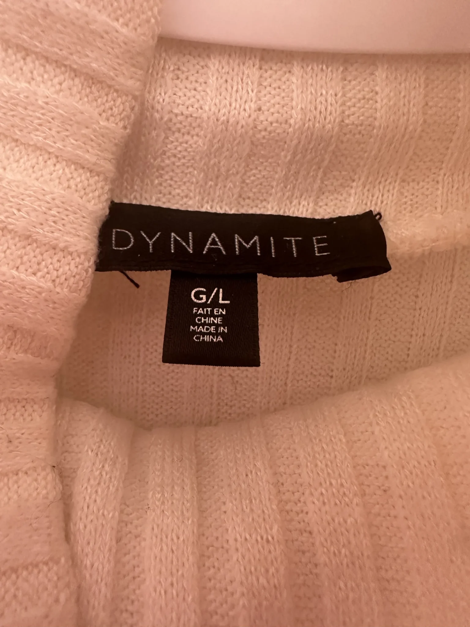 Image for Chandail col roulé blanc Dynamite