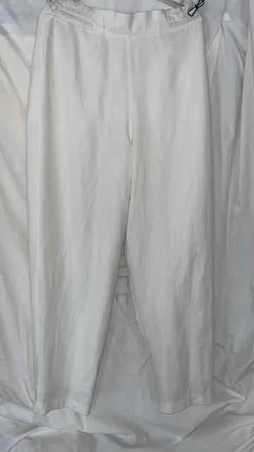 Image for Tailleur-pantalon 100 % lin blanc – Chic / VINTAGE / TRÈS À LA MODE été 2025-26