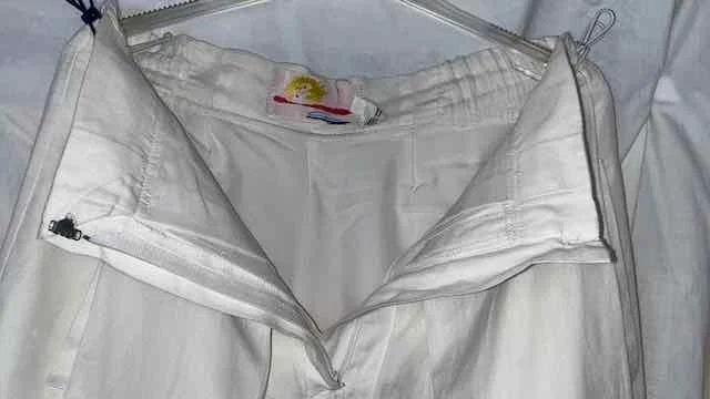 Image for Tailleur-pantalon 100 % lin blanc – Chic / VINTAGE / TRÈS À LA MODE été 2025-26