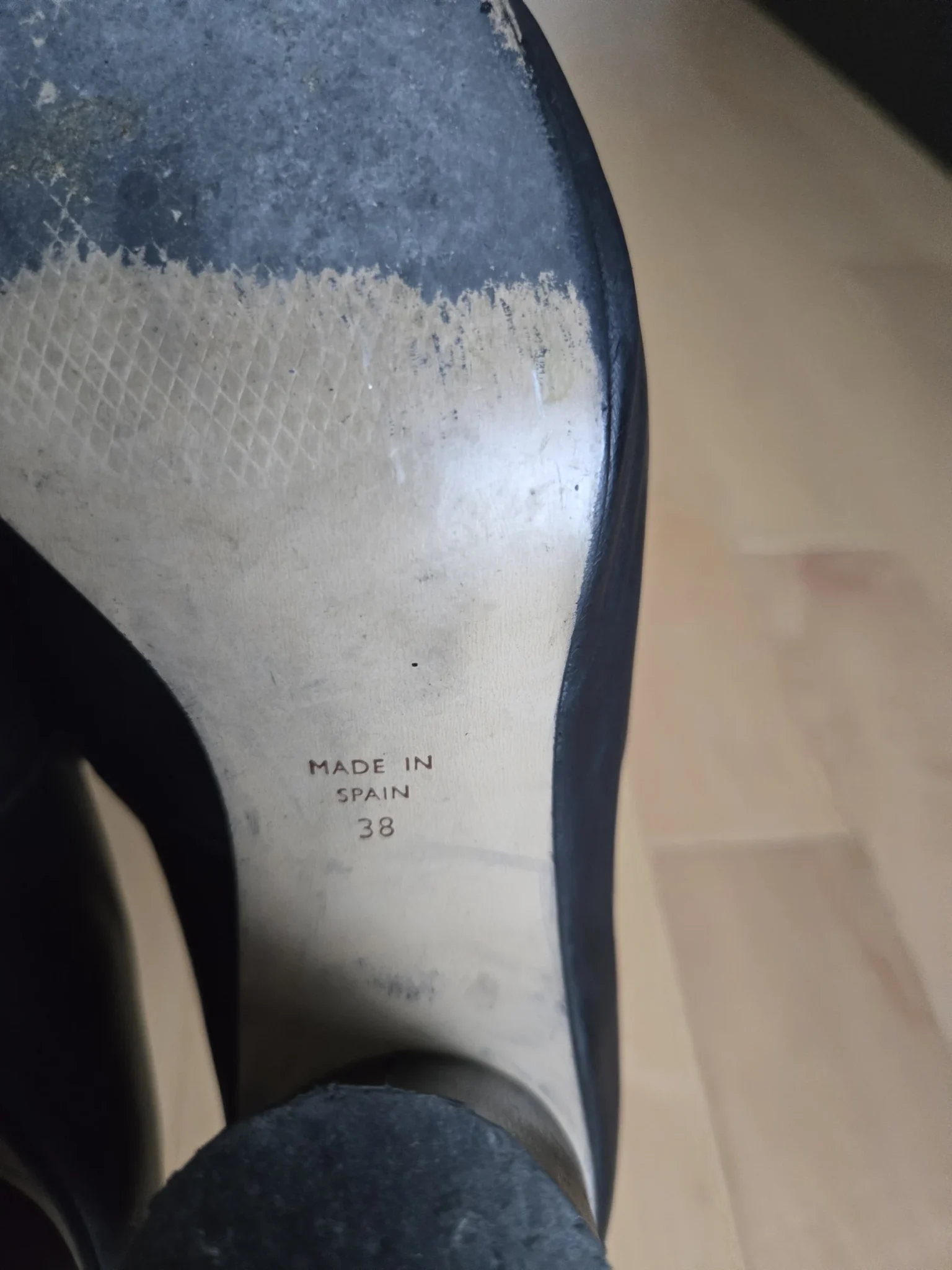 Image for Souliers L'Intervalle en cuir noir à talon haut et bout rond