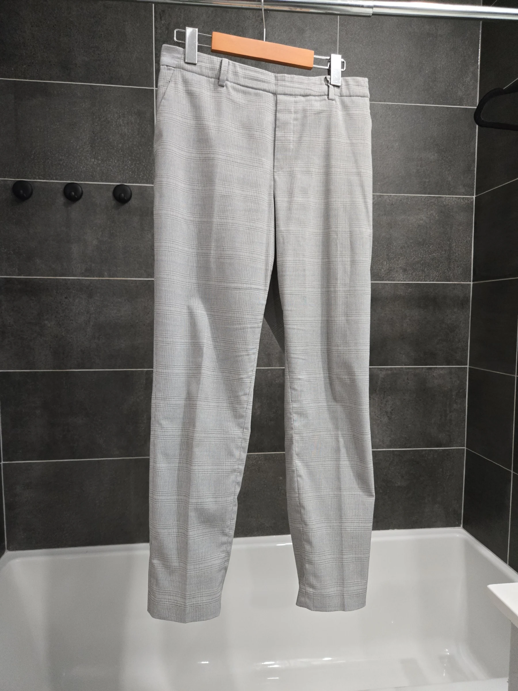Pantalon ajusté 7/8 carroté gris pâle Uniqlo Uniqlo seconde main