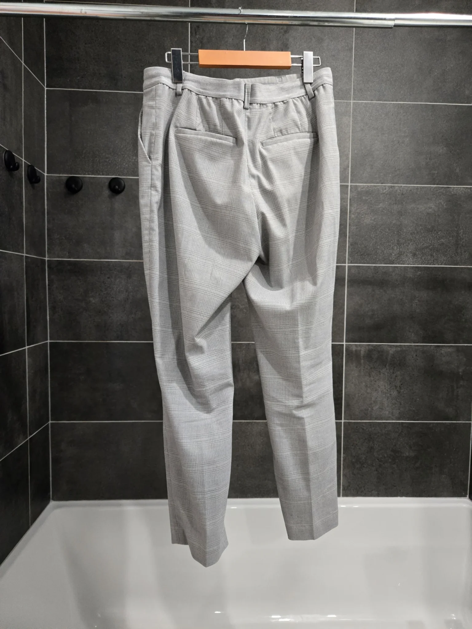 Image for Pantalon ajusté 7/8 carroté gris pâle Uniqlo