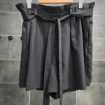 Featured thumbnail for Shorts à taille haute de type "paperbag" avec ceinture