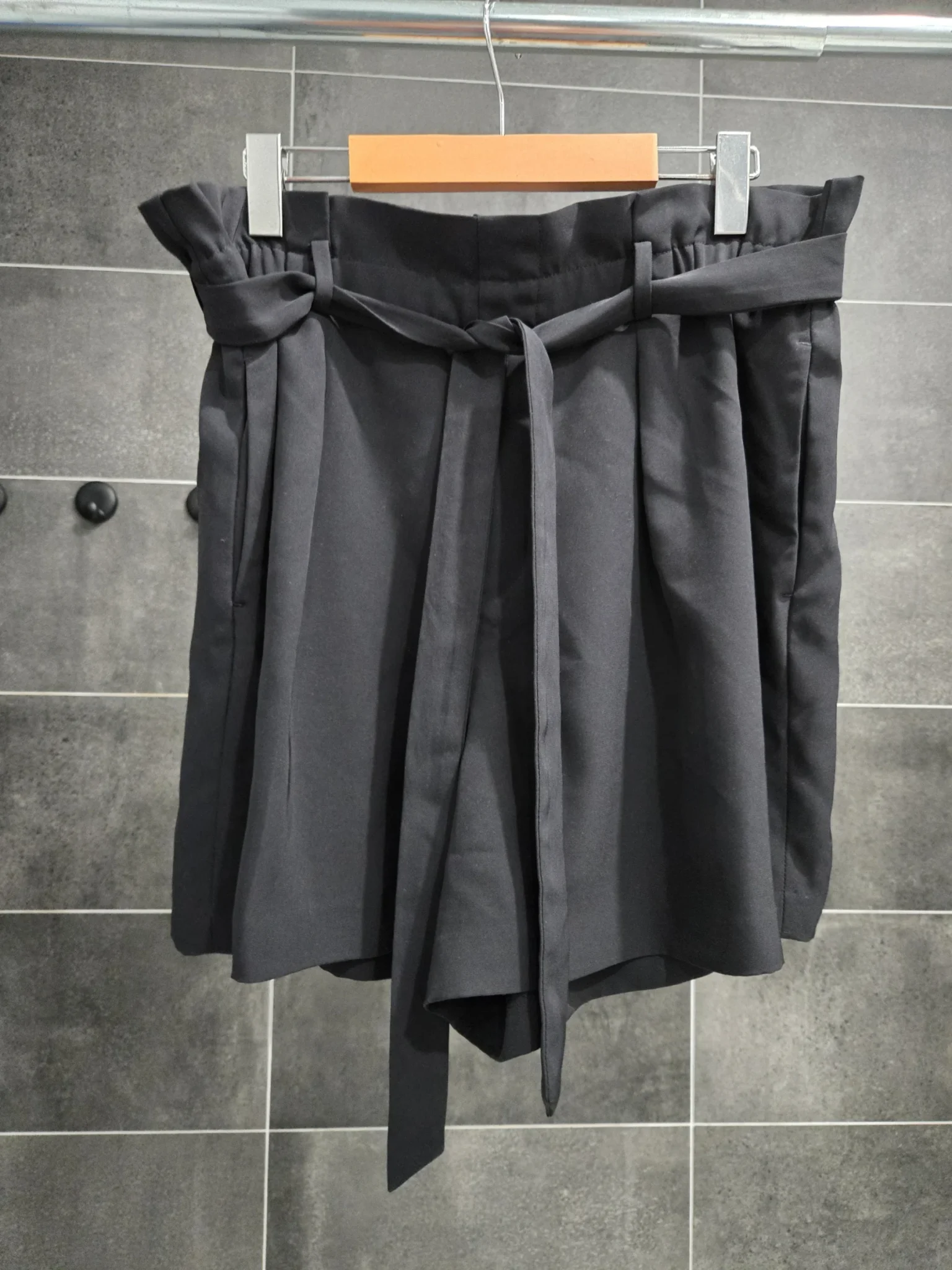 Featured image for Shorts à taille haute de type "paperbag" avec ceinture