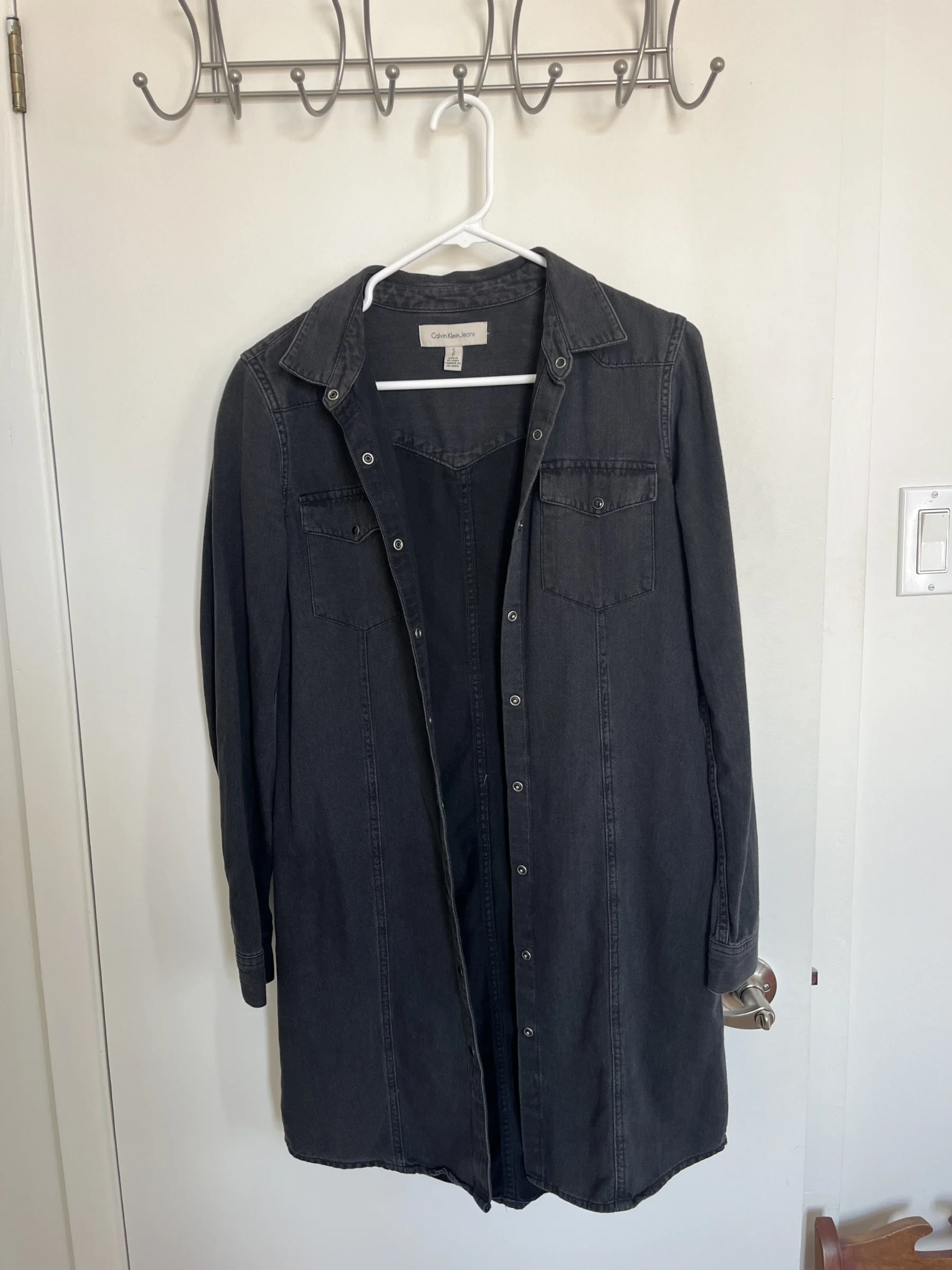Veste en jeans couleur noir «délavée » Calvin Klein seconde main